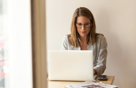 Are You Living to Work or Working to Live? (And Does It Really Matter?) - career articles 2020 Are You Living to Work or Working to Live? (And Does It Really Matter?)