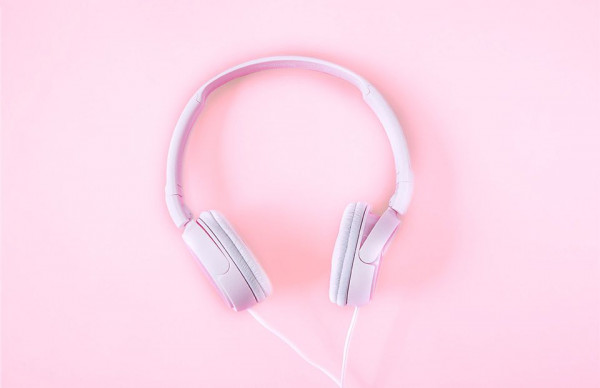 12 Podcasts That Will Make You A Smarter Human | Career Contessa