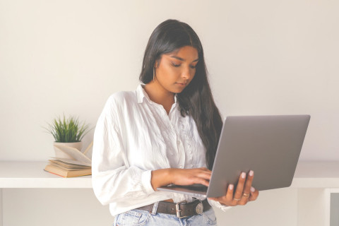 The 5 Emails You Need to Send Right Now to Boost Your Career